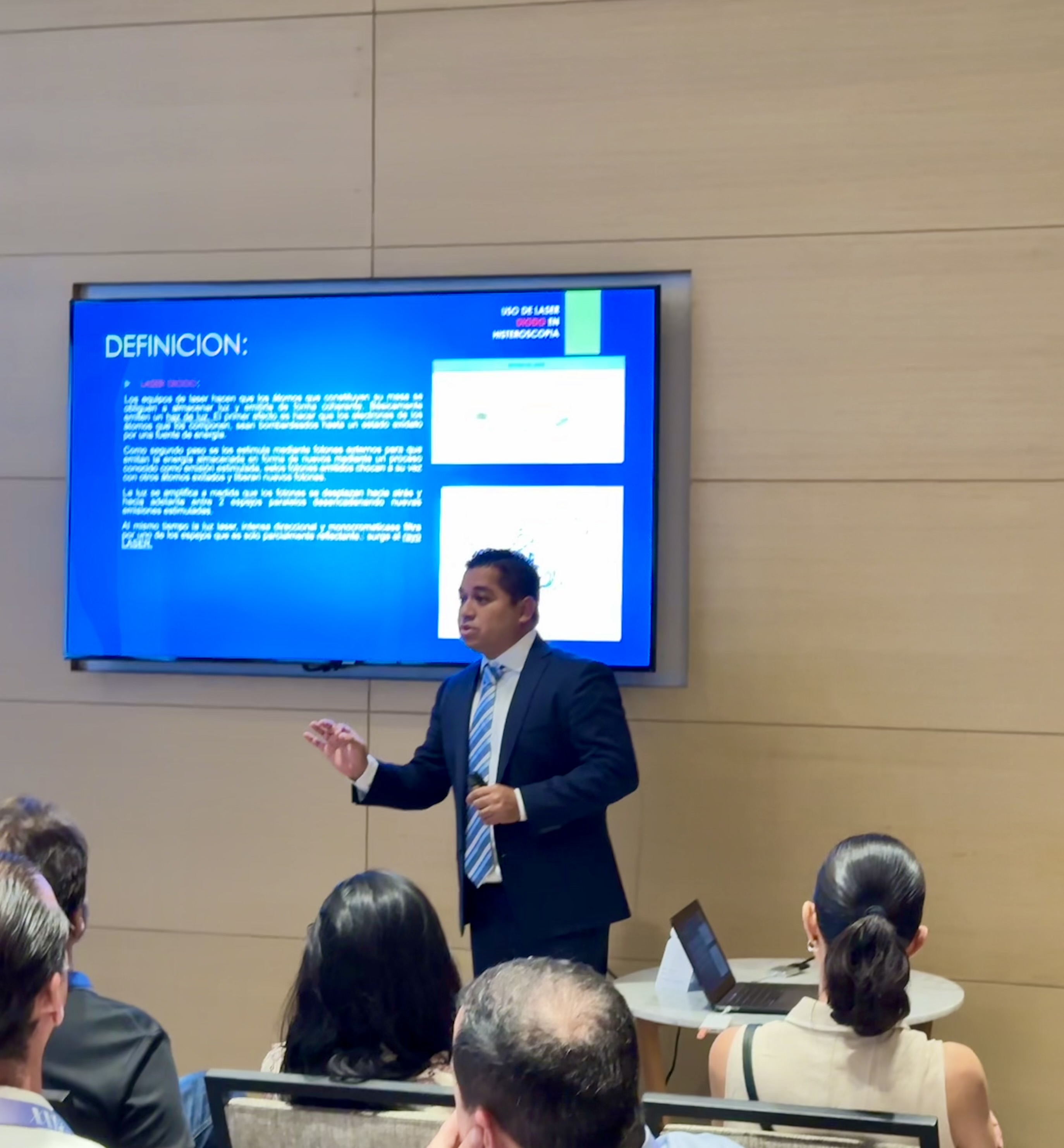 Conferencia sobre Uso de Láser Diodo en Histeroscopia